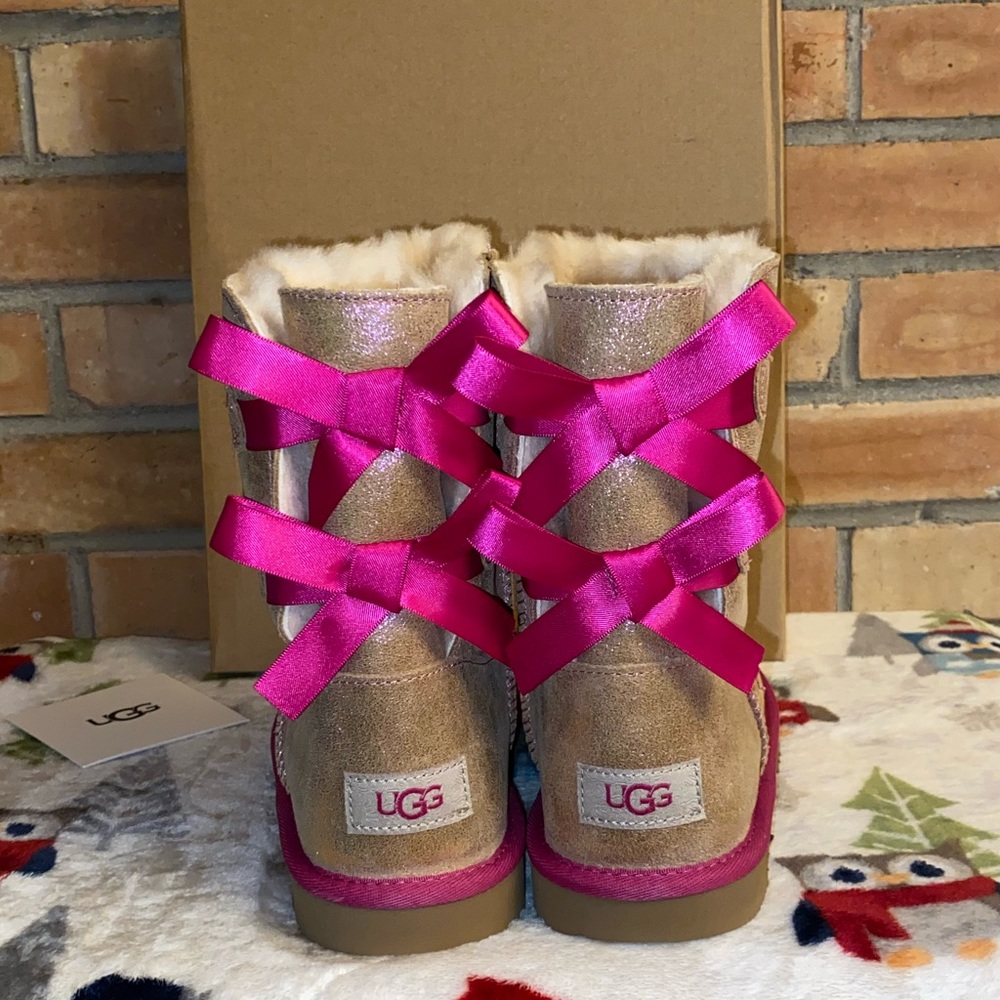 NWT UGG Bailey Bow Shimmer Chestnut/Fuchsia